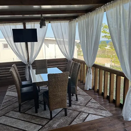 каравана кътче от рая צרבו